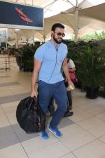Arunoday Singh snapped at the airport on 9th Oct 2015
